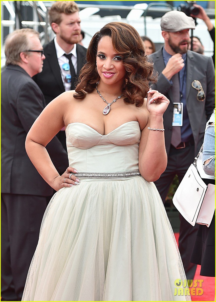 Laura Prepon & 'Orange is the New Black' Ladies Hit the Emmys 2014