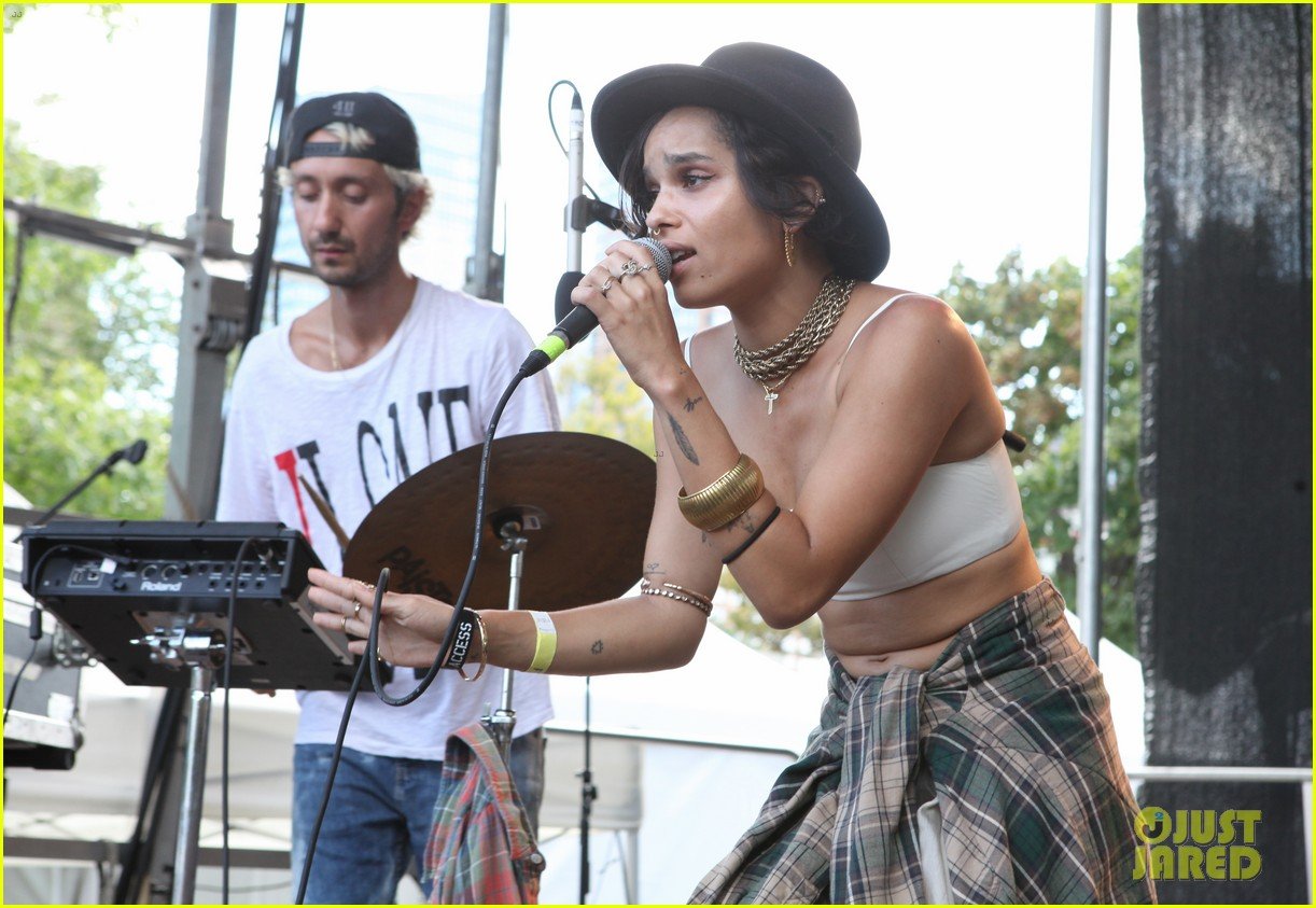 zoe-kravitz-couldnt-imagine-life-without-music-05.jpg (1222×843)