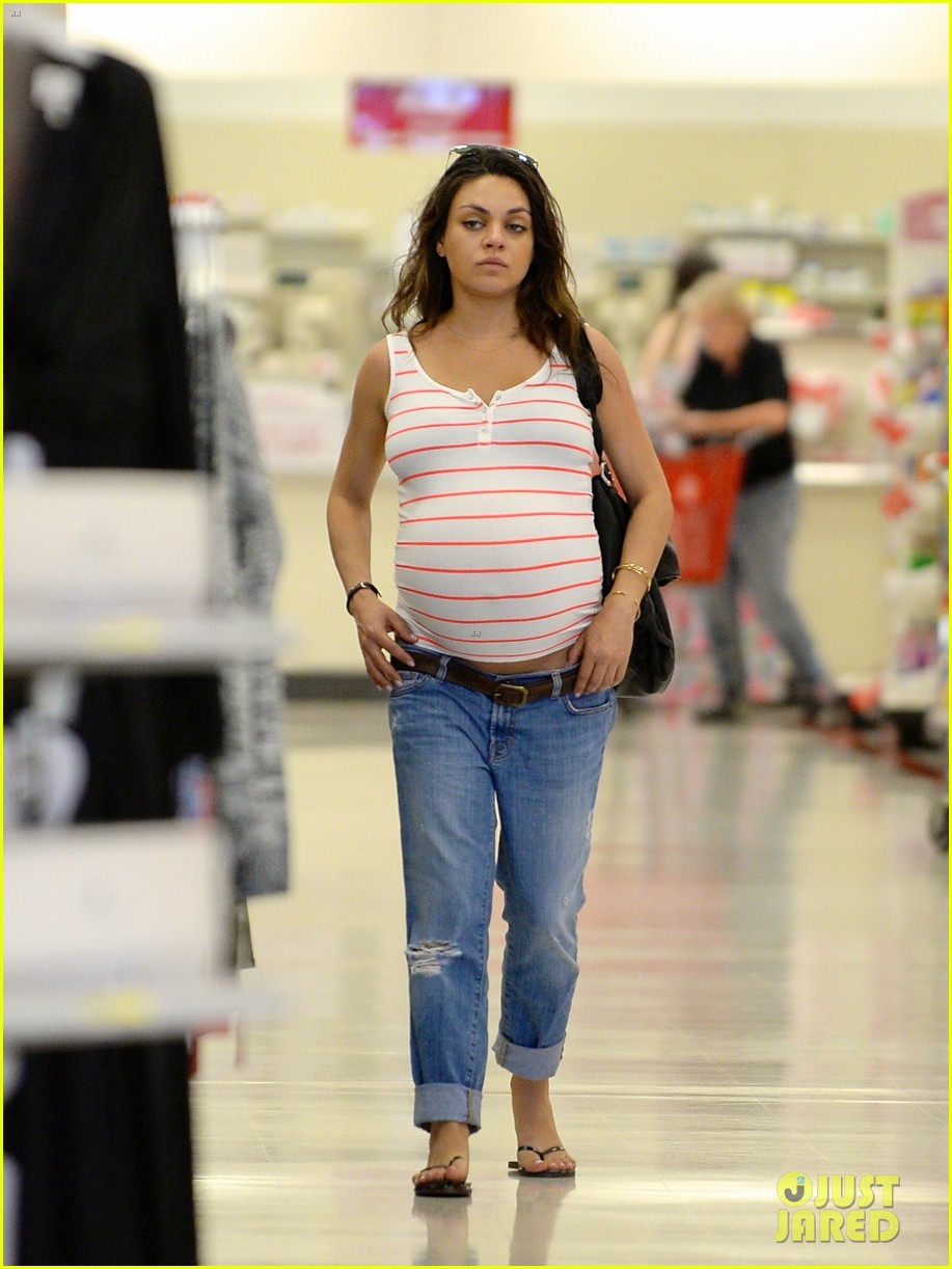 Pregnant Mila Kunis Goes Shopping While Waiting For Baby Photo