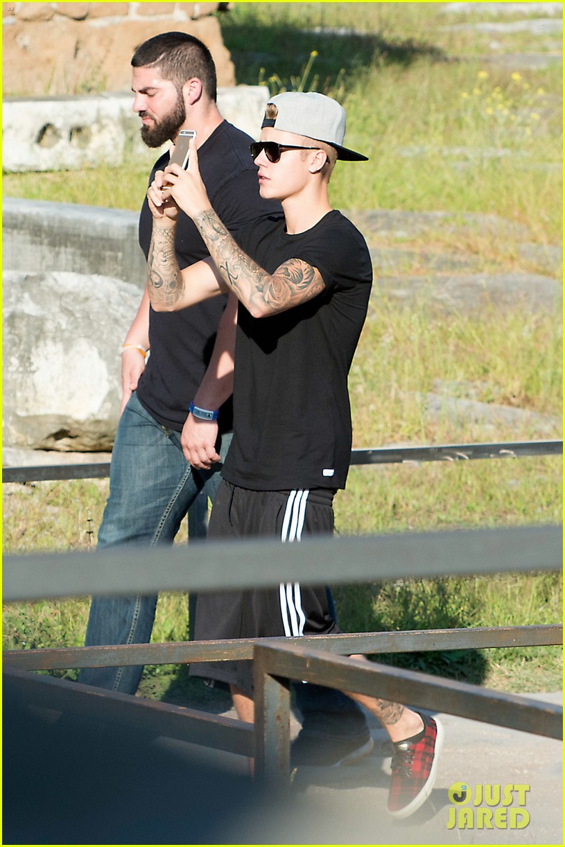Justin Bieber Captures the Beautiful Roman Sights on His Phone Photo