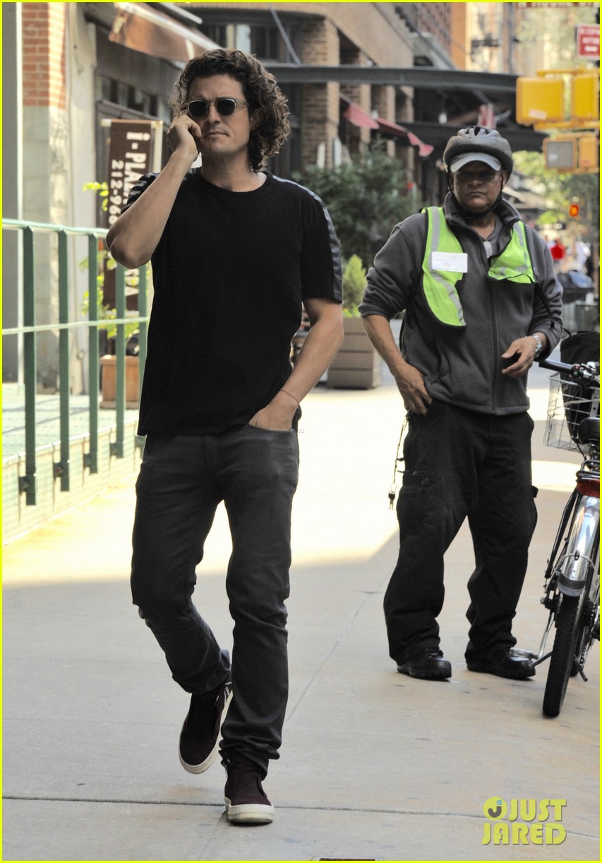 Orlando Bloom Tames His Gorgeous Curly Locks In Windy Nyc Photo