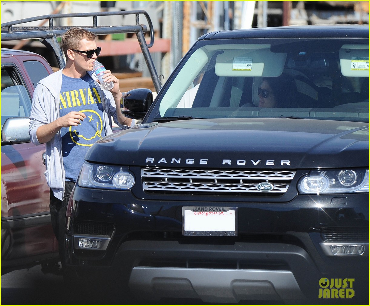 Hayden Christensen Grabs Ideas on Landscaping, Pregnant Rachel Bilson