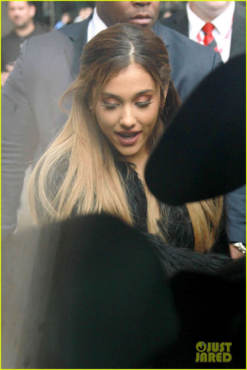 Ariana Grande Changes It Up By Letting Her Beautiful Hair Down