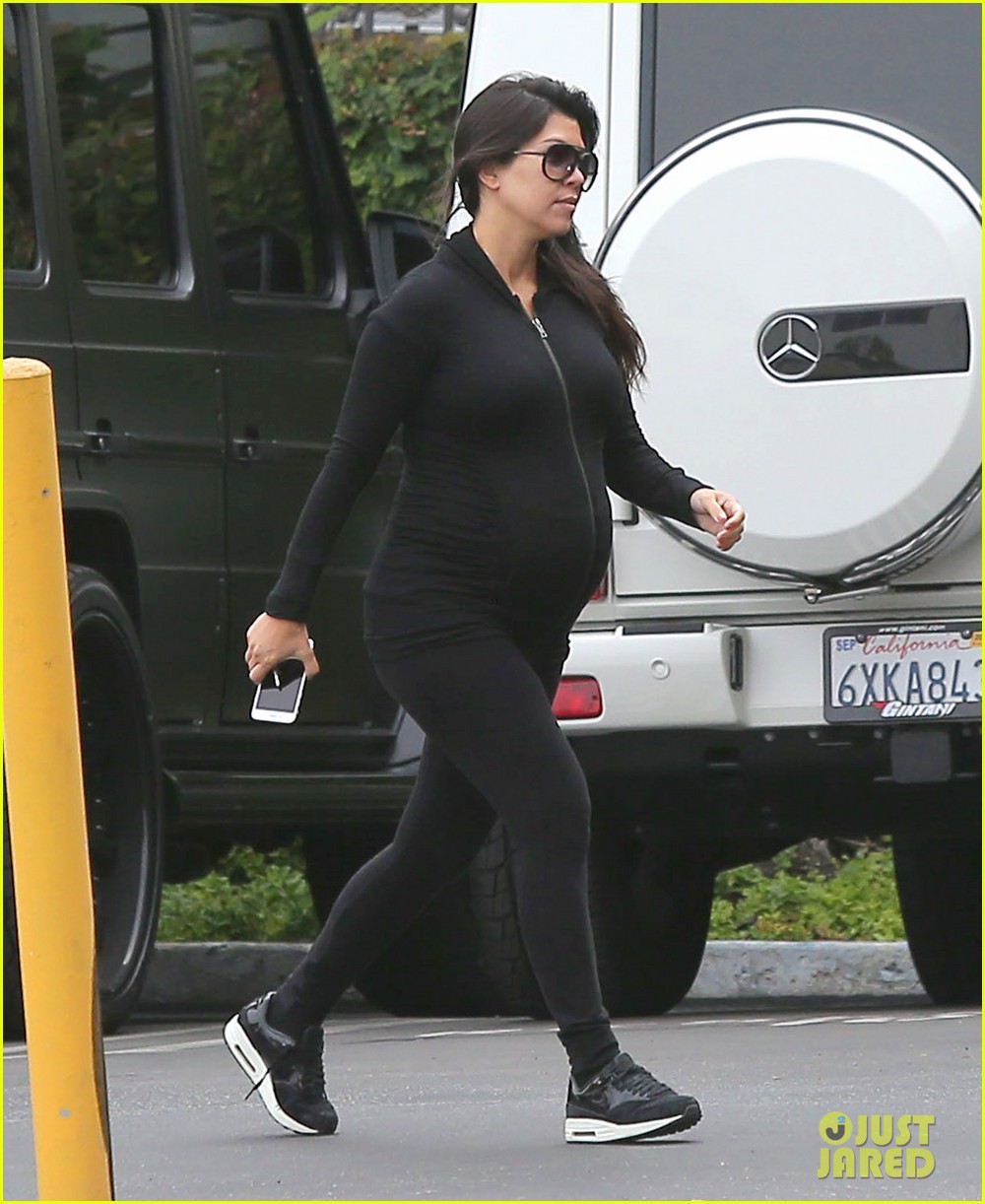 Kim Kardashian Shares New Pics of North West Blowing Kisses!: Photo