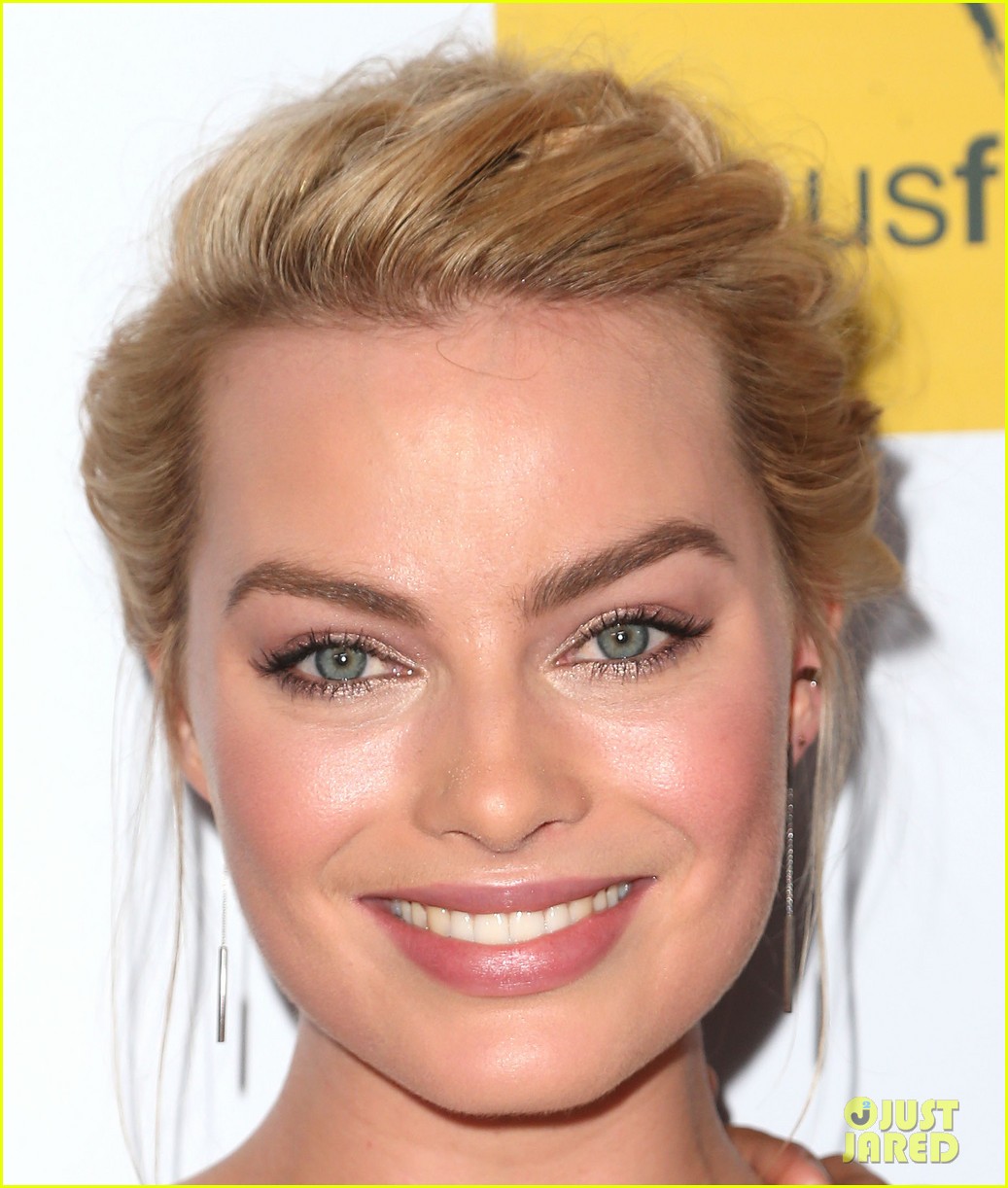 Margot Robbie Goes Glam at the Australians in Film Awards Benefit Gala