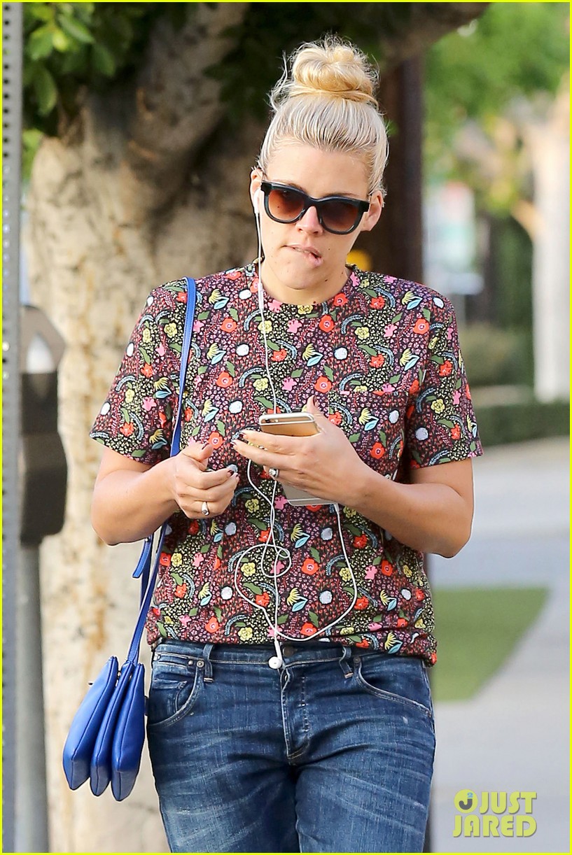 Busy Philipps Can't Get Enough of the 'Serial' Podcast Photo 3243427