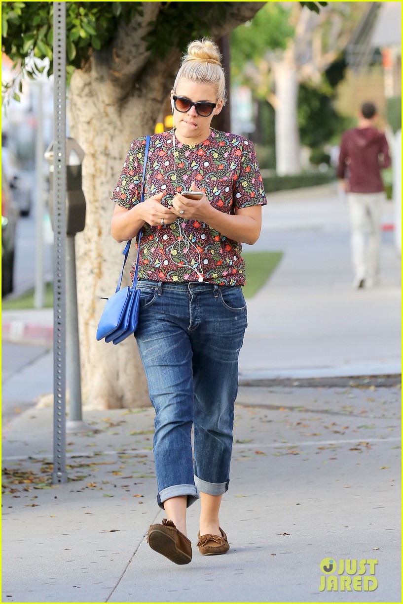 Busy Philipps Can't Get Enough of the 'Serial' Podcast Photo 3243433