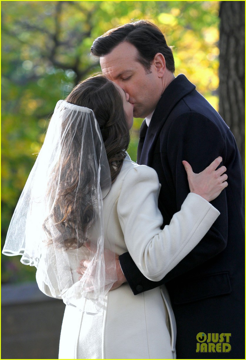 Jason Sudeikis & Alison Brie Get Married in Their Movie 'Sleeping with