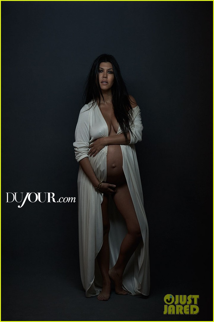 Kim Kardashian Praises Kourtneys Pregnant & Naked Photo 