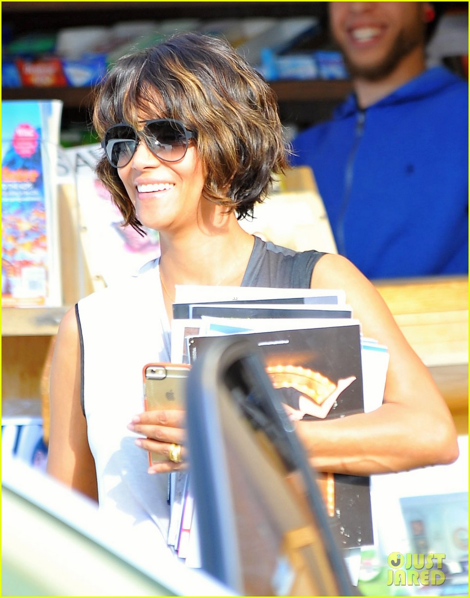 Halle Berry S Hair Gets Comparisons To Miss Jamaica Photo
