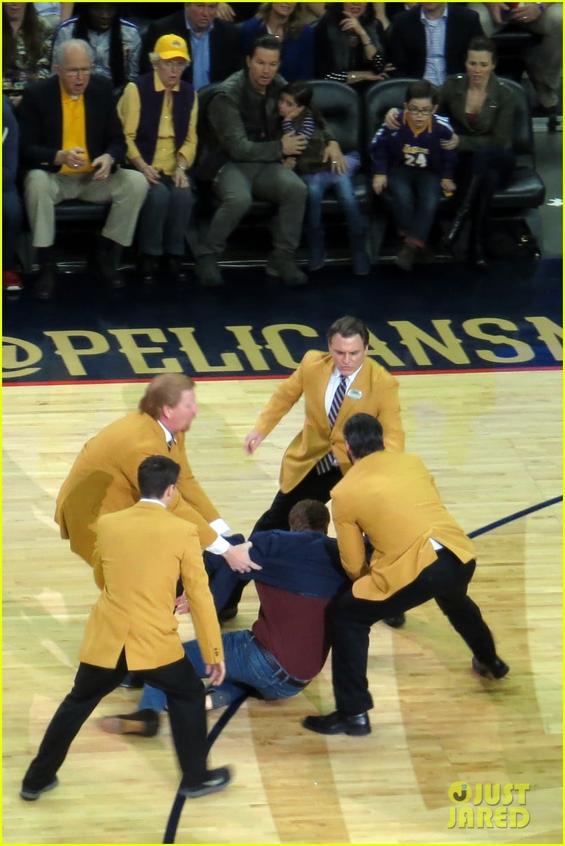 Mark Wahlberg & Will Ferrell Film the Infamous Basketball Throwing