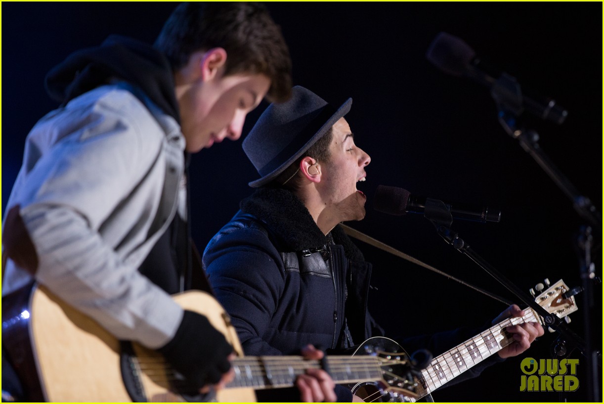 Nick Jonas & Shawn Mendes Duet on New Year's Eve (Video) Photo 3270885 2015 New Year's Eve