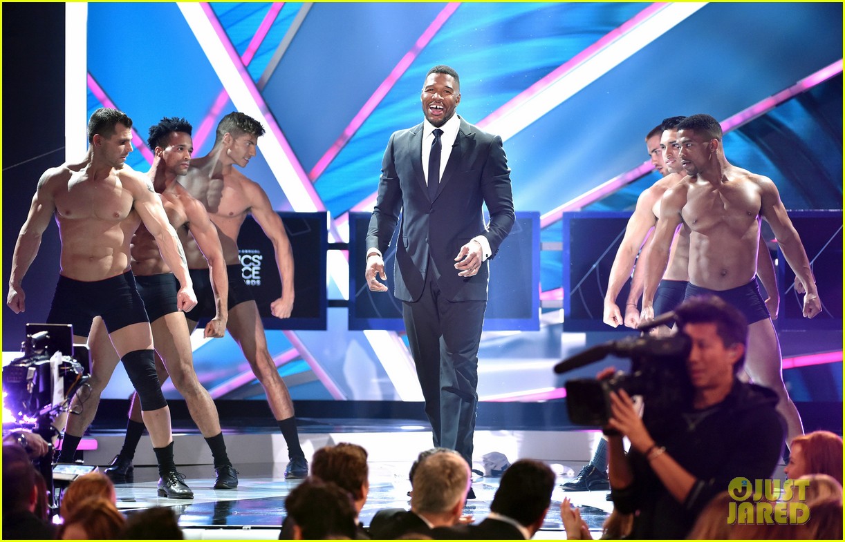 Michael Strahan Strips In Magic Mike Opening At Critics Choice.