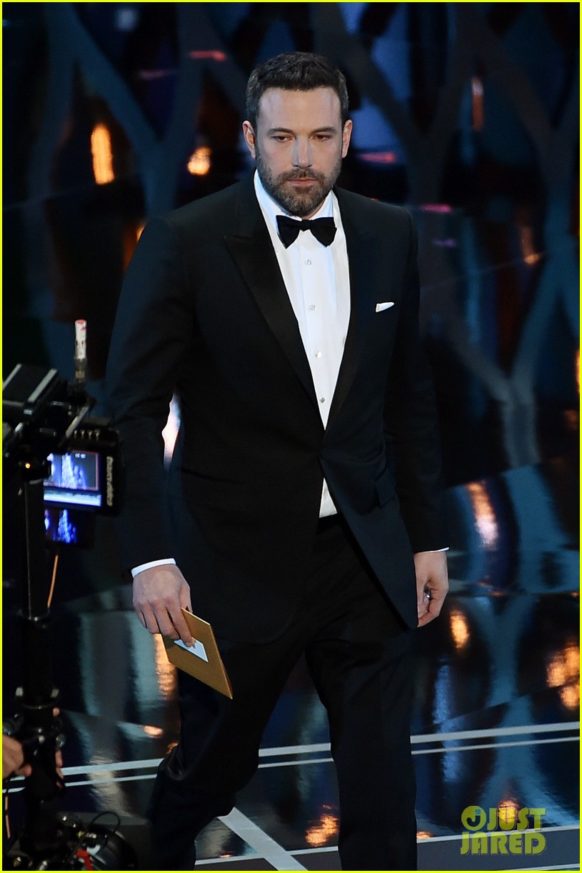 Ben Affleck Presents Best Director Award at Oscars 2015 Photo 3311258