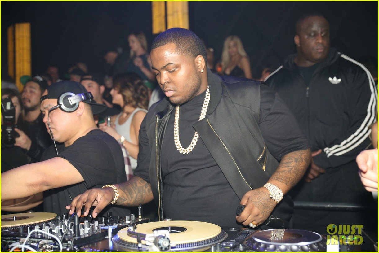 Chris Brown Rocks Blue Hair For Sean Kingston's 25th Birthday Celebration Photo 3296008 Chris