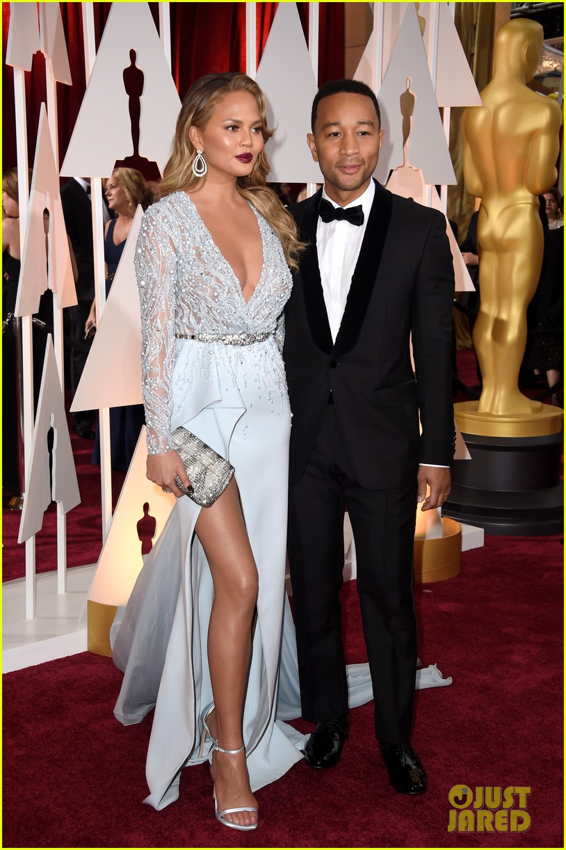 John Legend Admires Chrissy Teigen On The Oscars 2015 Red Carpet Photo 3310764 2015 Oscars Chrissy Teigen John Legend Oscars Pictures Just Jared