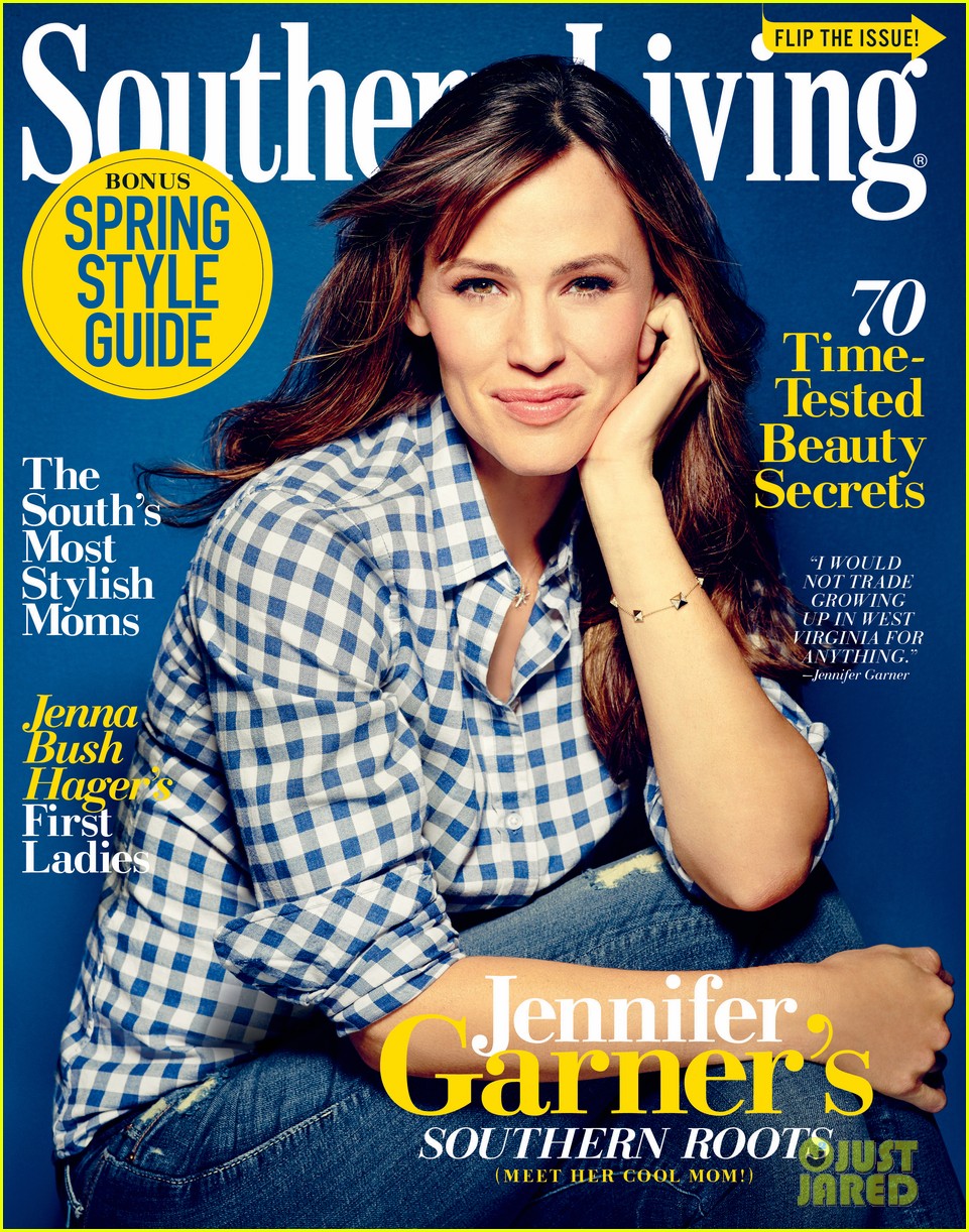 Jennifer Garner Shares 'Southern Living' Spread with Lookalike Mom