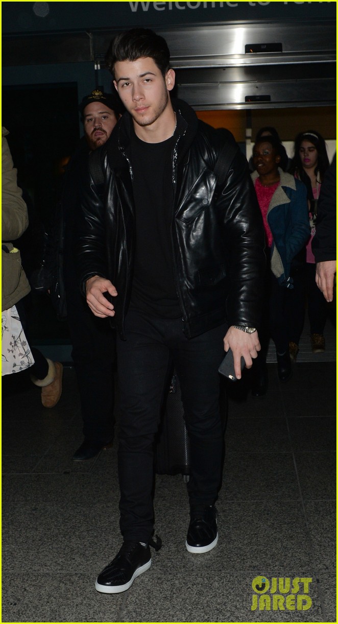 Joe Jonas Hits Up NYFW While Nick Heads to London Photo 3305027 2015 New York Fashion Week