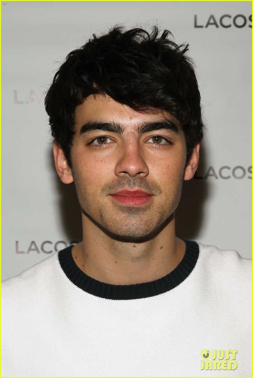 Joe Jonas Hits Up NYFW While Nick Heads to London Photo 3305031 2015
