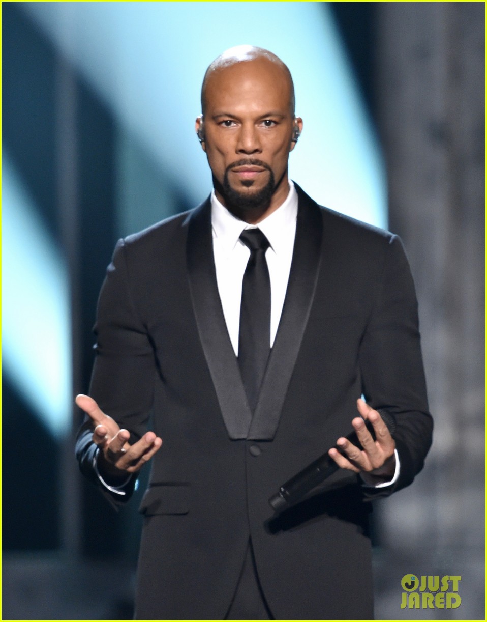 John Legend Common Pay Tribute To Selma With Grammy 2015 Performance Watch Here Photo 3299798 2015 Grammys Common John Legend Pictures Just Jared