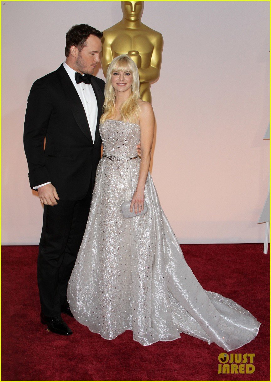 Chris Pratt & Anna Faris Hit the 'Wet Carpet' at Oscars 2015 Photo