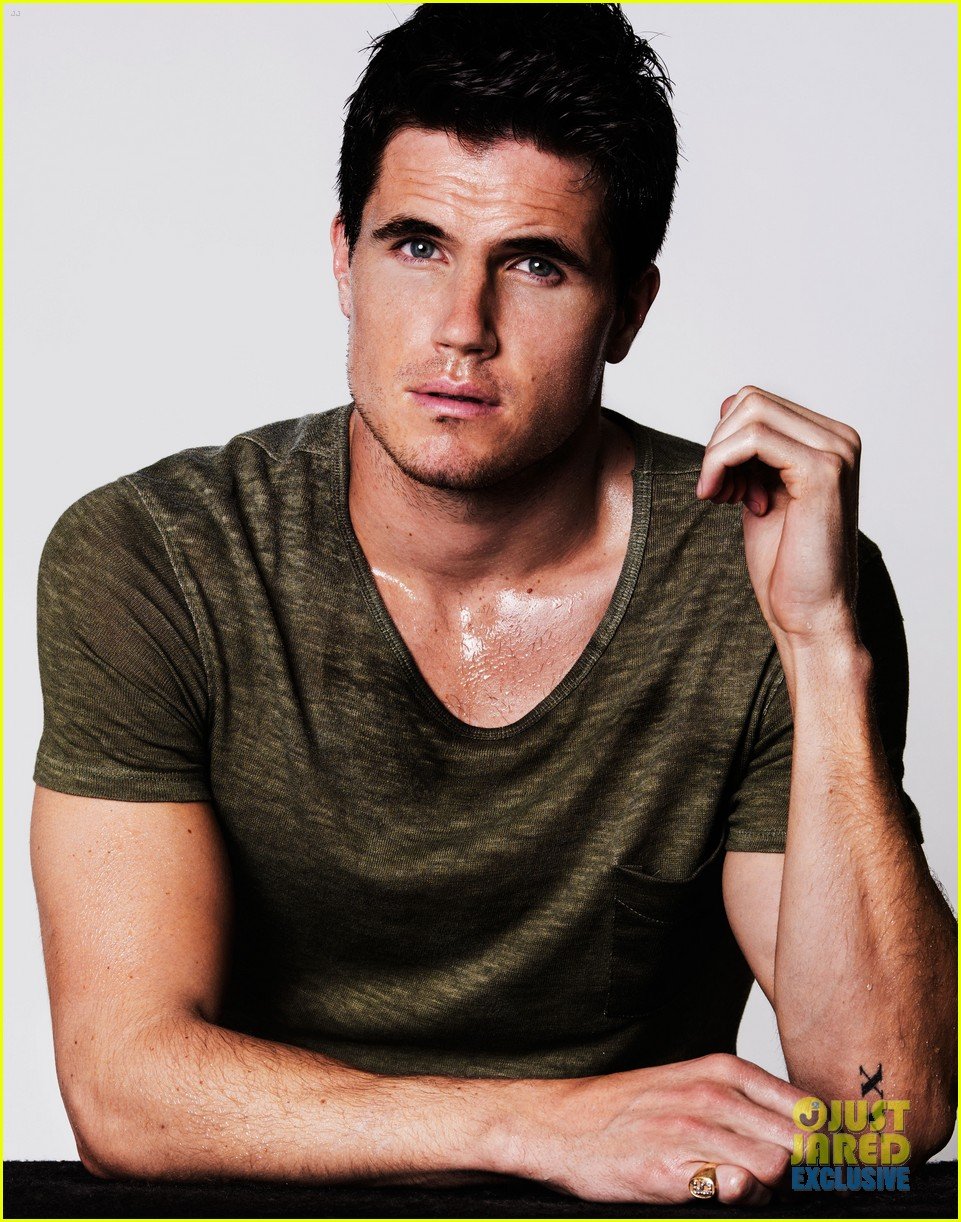 The DUFF's Robbie Amell Talks Stripper Surprises (Exclusive Photos