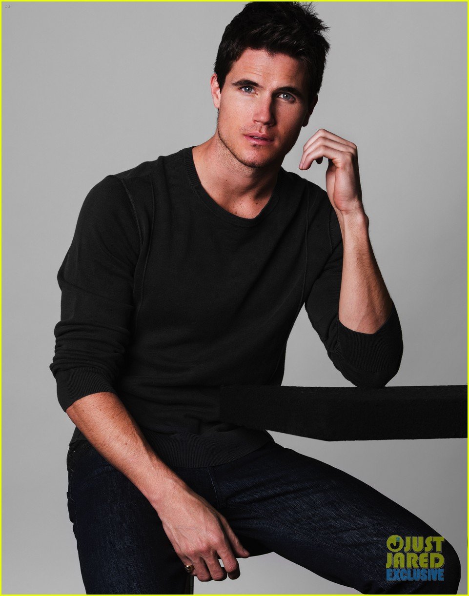 The DUFF's Robbie Amell Talks Stripper Surprises (Exclusive Photos