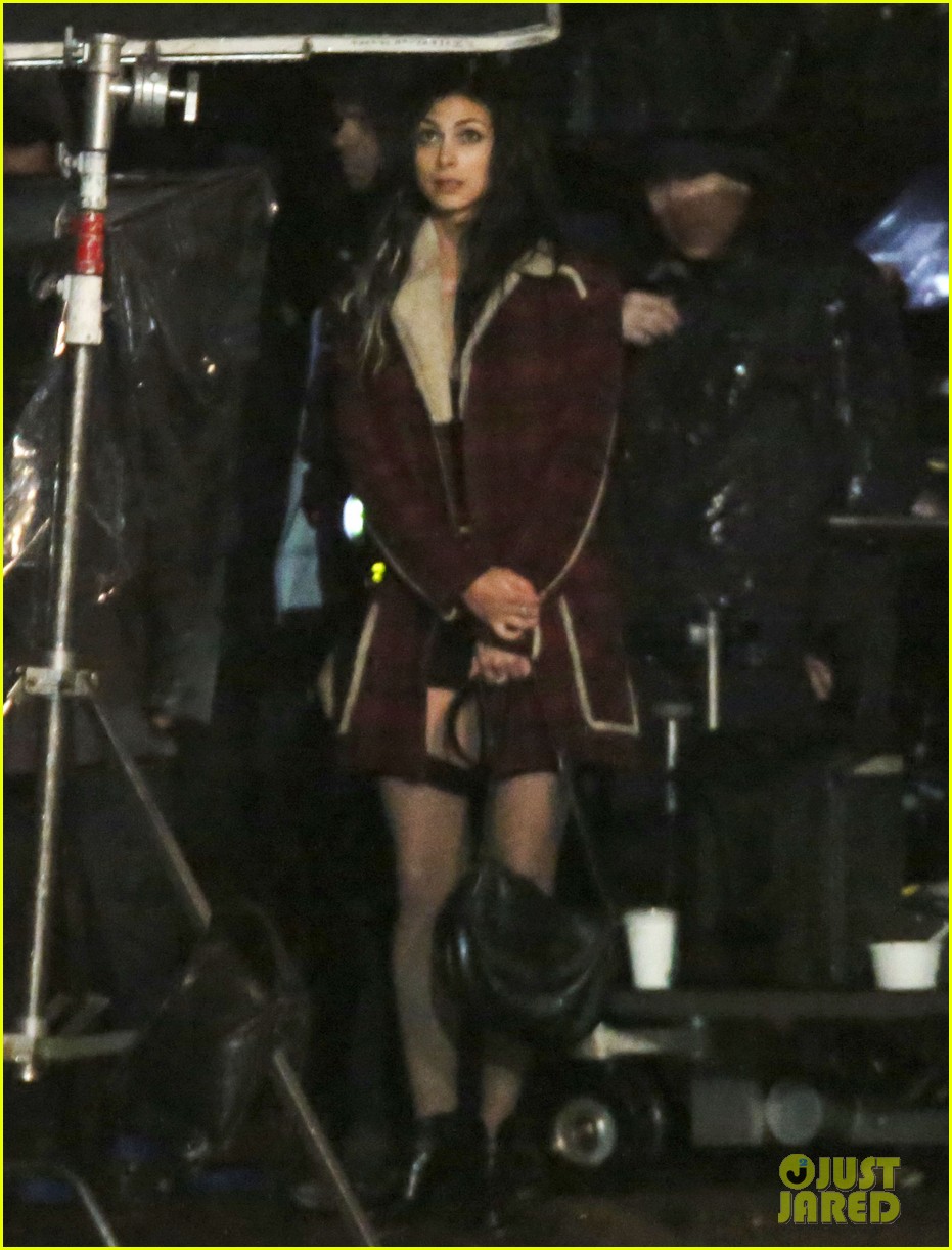 Ryan Reynolds Gets Down & Dirty on �Deadpool� Movie Set Ryan Reynolds Gets Down & Dirty on �Deadpool� Movie Set