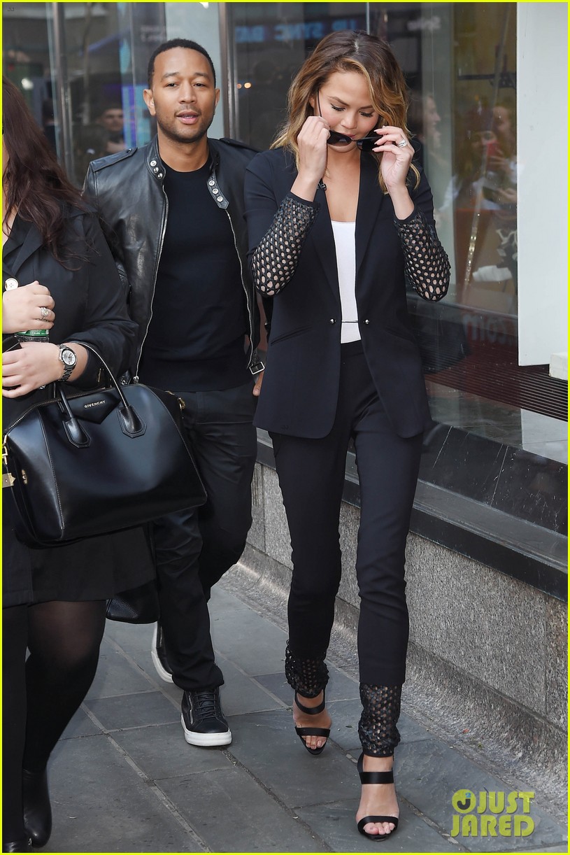 Chrissy Teigen John Legend S Dogs Get Married See Cute Wedding Video Photo 3339359 Chrissy Teigen John Legend Pictures Just Jared