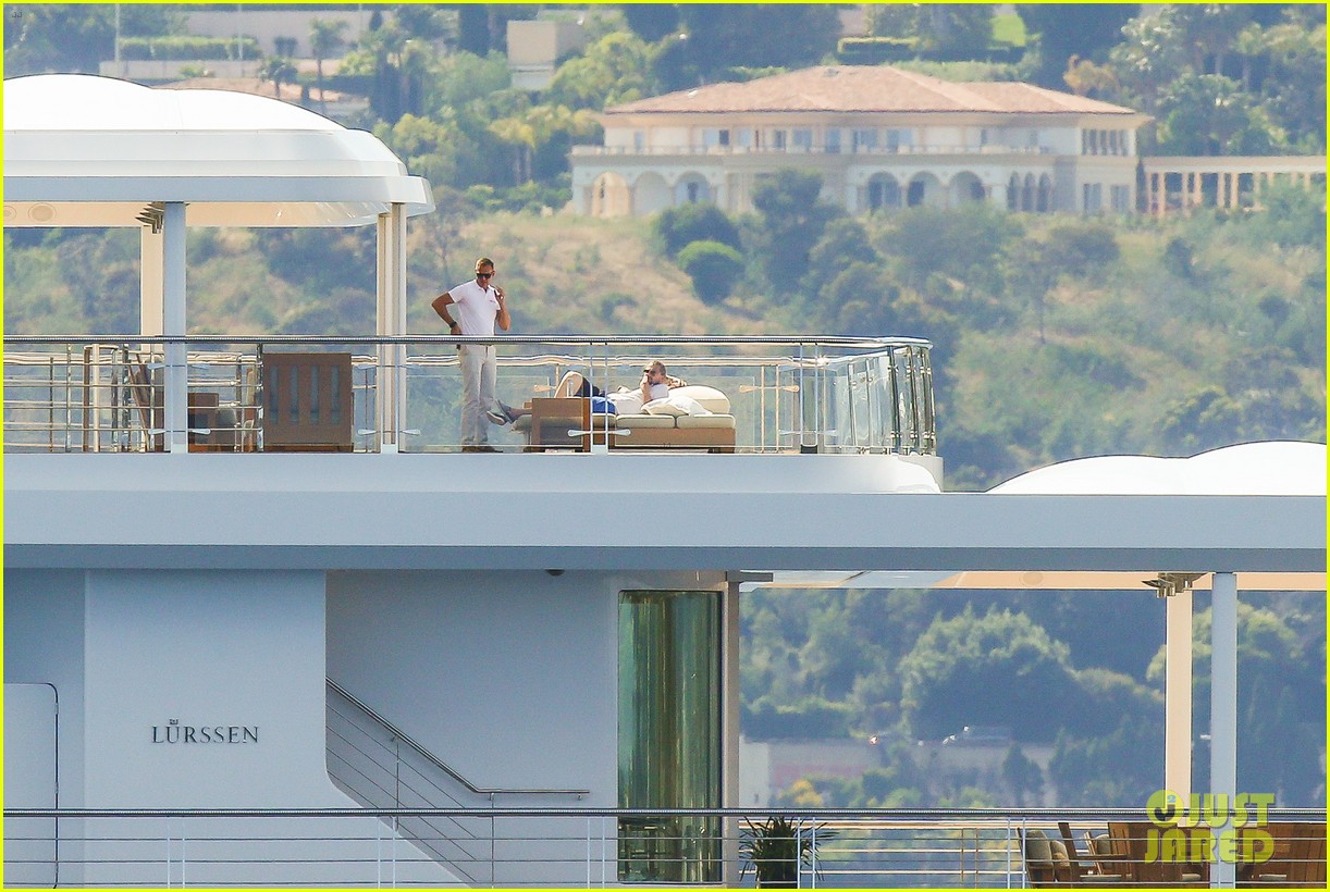 Leonardo DiCaprio Lounges On Yacht in Cannes Again! Photo 3376267