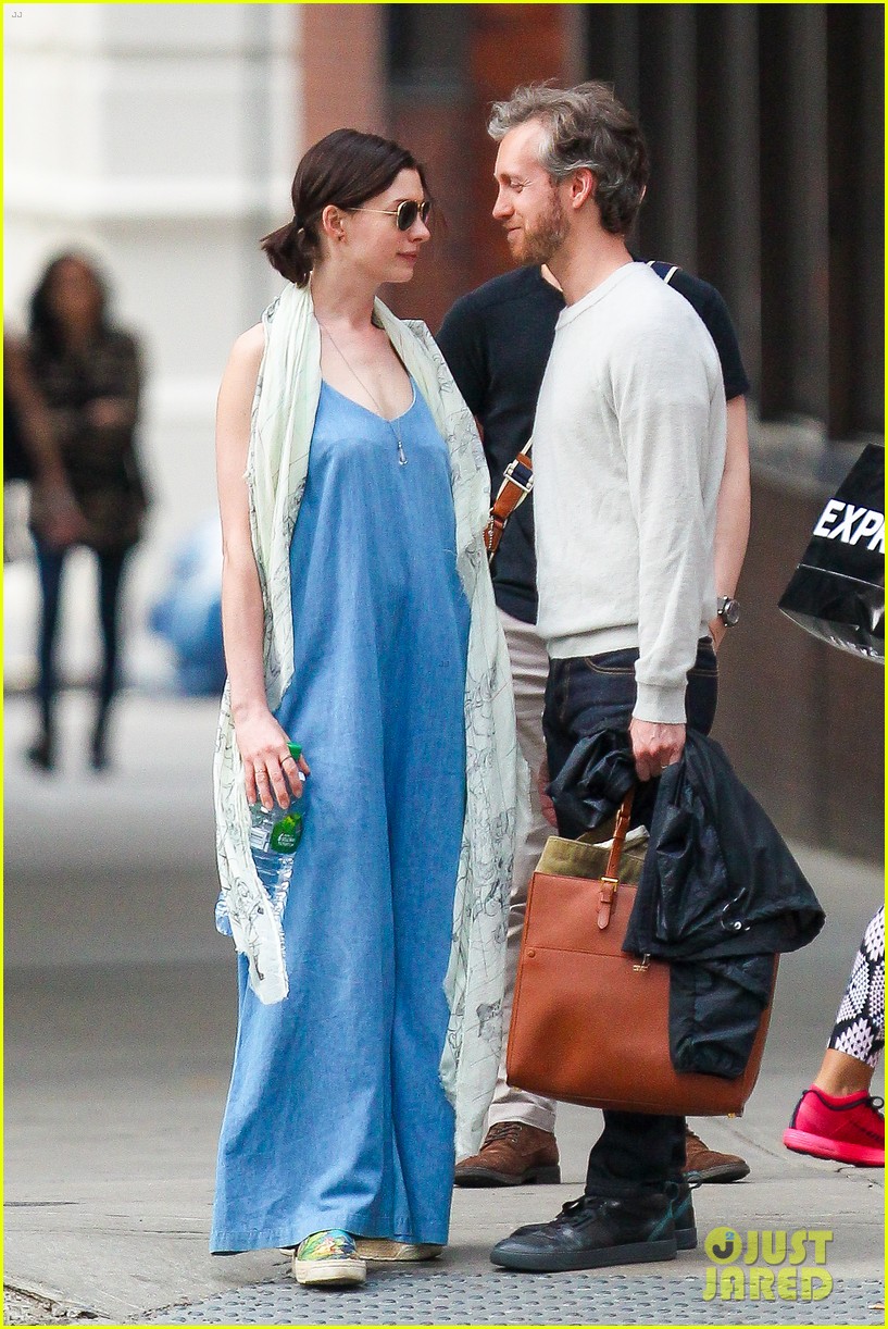 Anne Hathaway Gets Praised By Emmy Rossum For 'Grounded' Performance