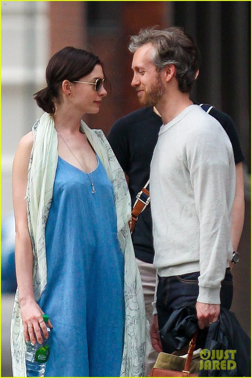 Anne Hathaway Gets Praised By Emmy Rossum For 'Grounded' Performance