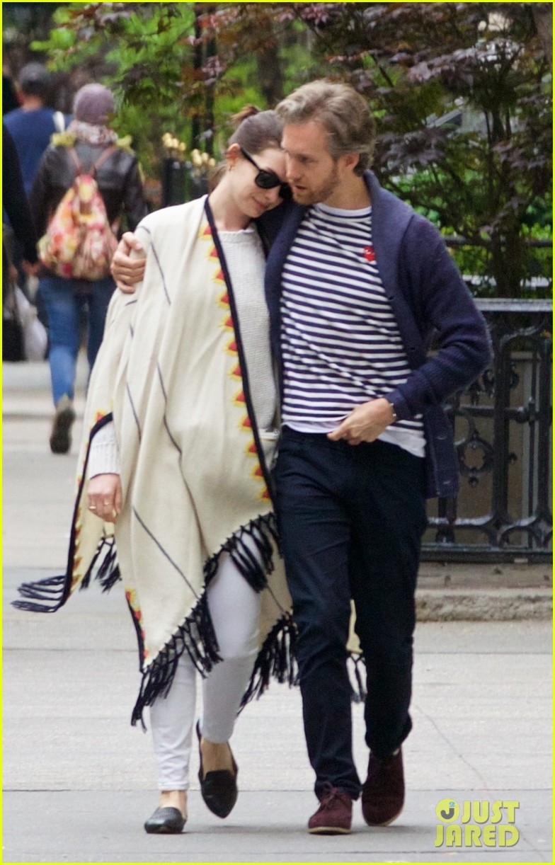 Anne Hathaway Gets Praised By Emmy Rossum For 'Grounded' Performance