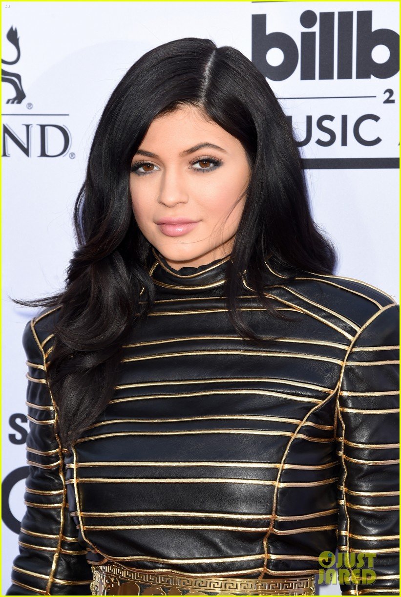 Kendall Jenner Talks About Dad Bruce on the Billboard Music Awards 2015