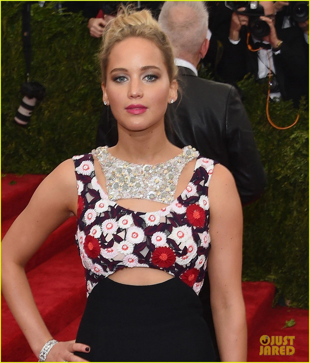 Jennifer Lawrence Stuns at Met Gala 2015 in Floral Dress Photo 3362506 2015 Met Gala