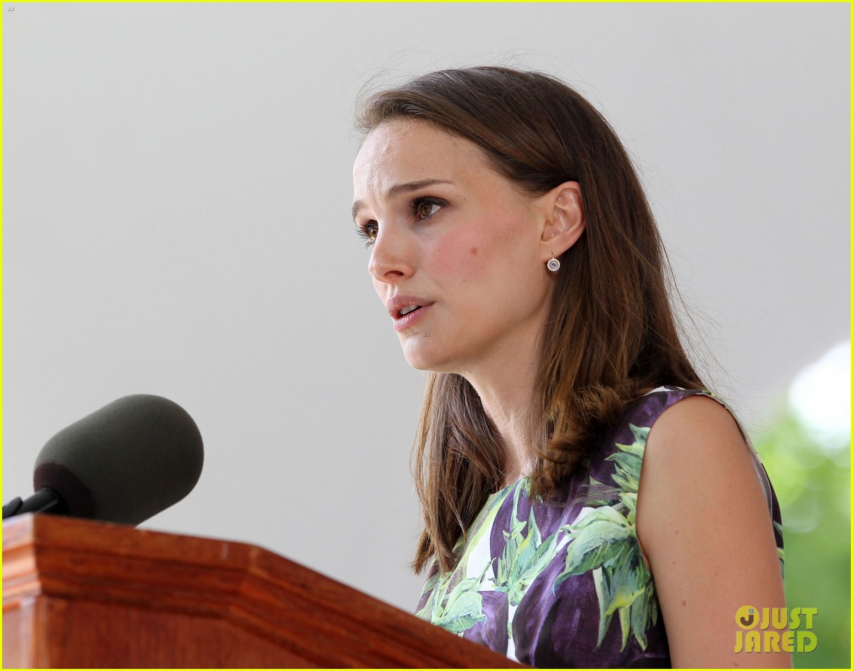 Résultat de recherche d'images pour "Natalie Portman speech"