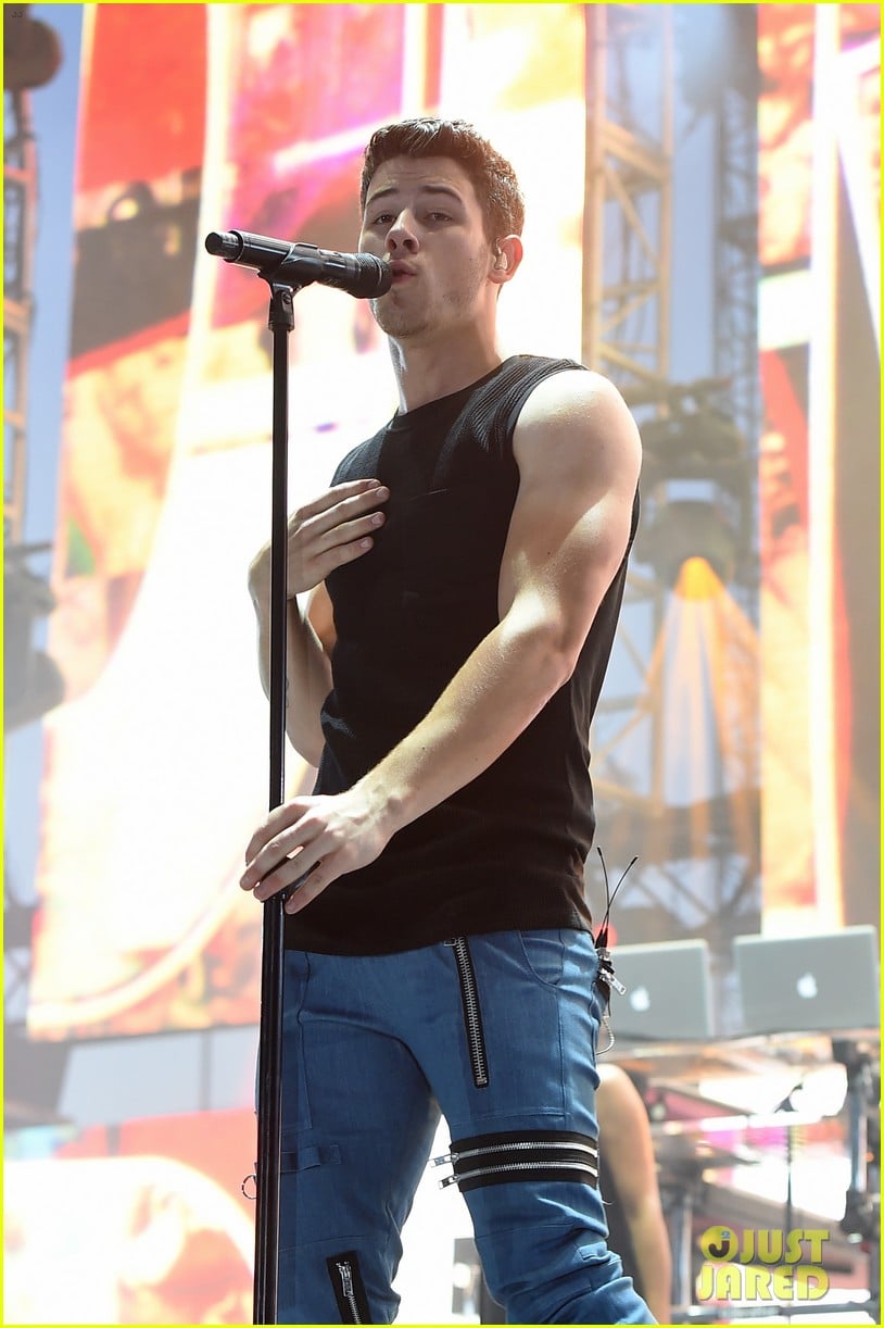 Nick Jonas Puts His Buff Arms on Display at Wango Tango 2015: Photo