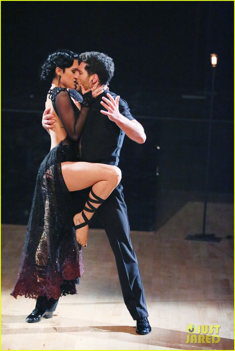 Rumer Willis & Val Chmerkovskiy Are 'Toxic' Duo on 'Dancing with the
