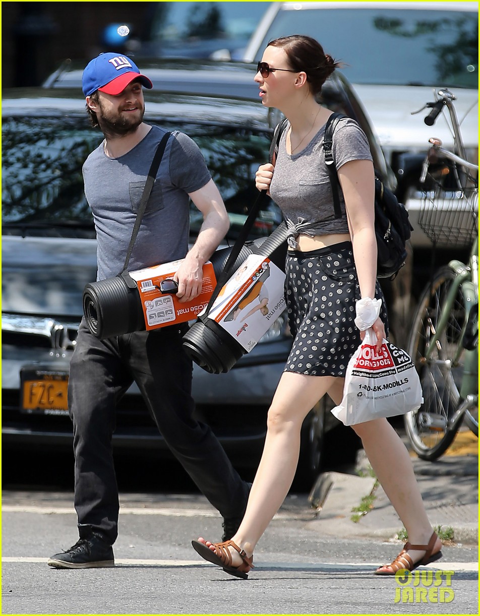 Daniel Radcliffe & Girlfriend Erin Darke Shop For Yoga Mats Photo.