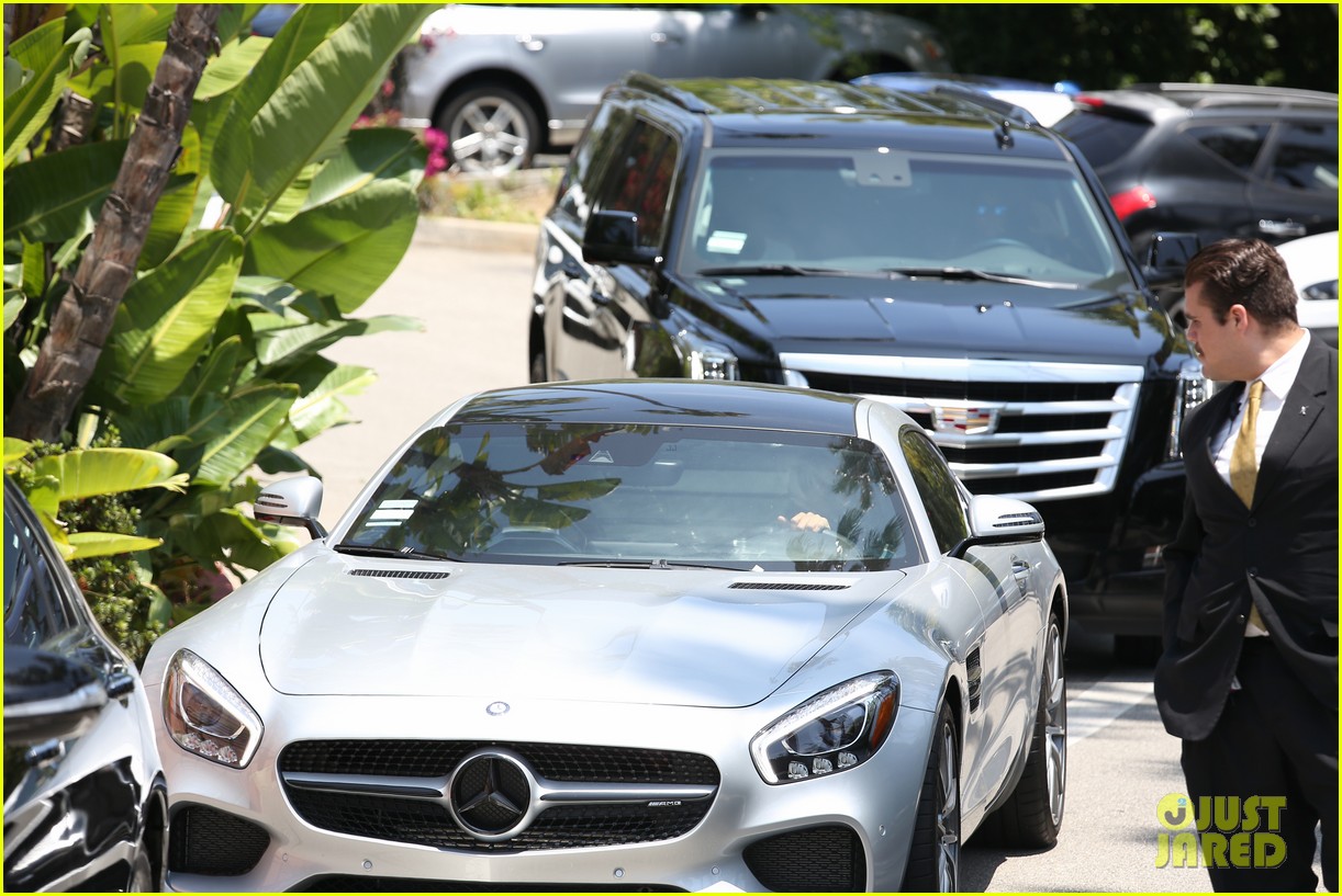 scott disick grabs lunch with kourtney kardashian and the kids 08