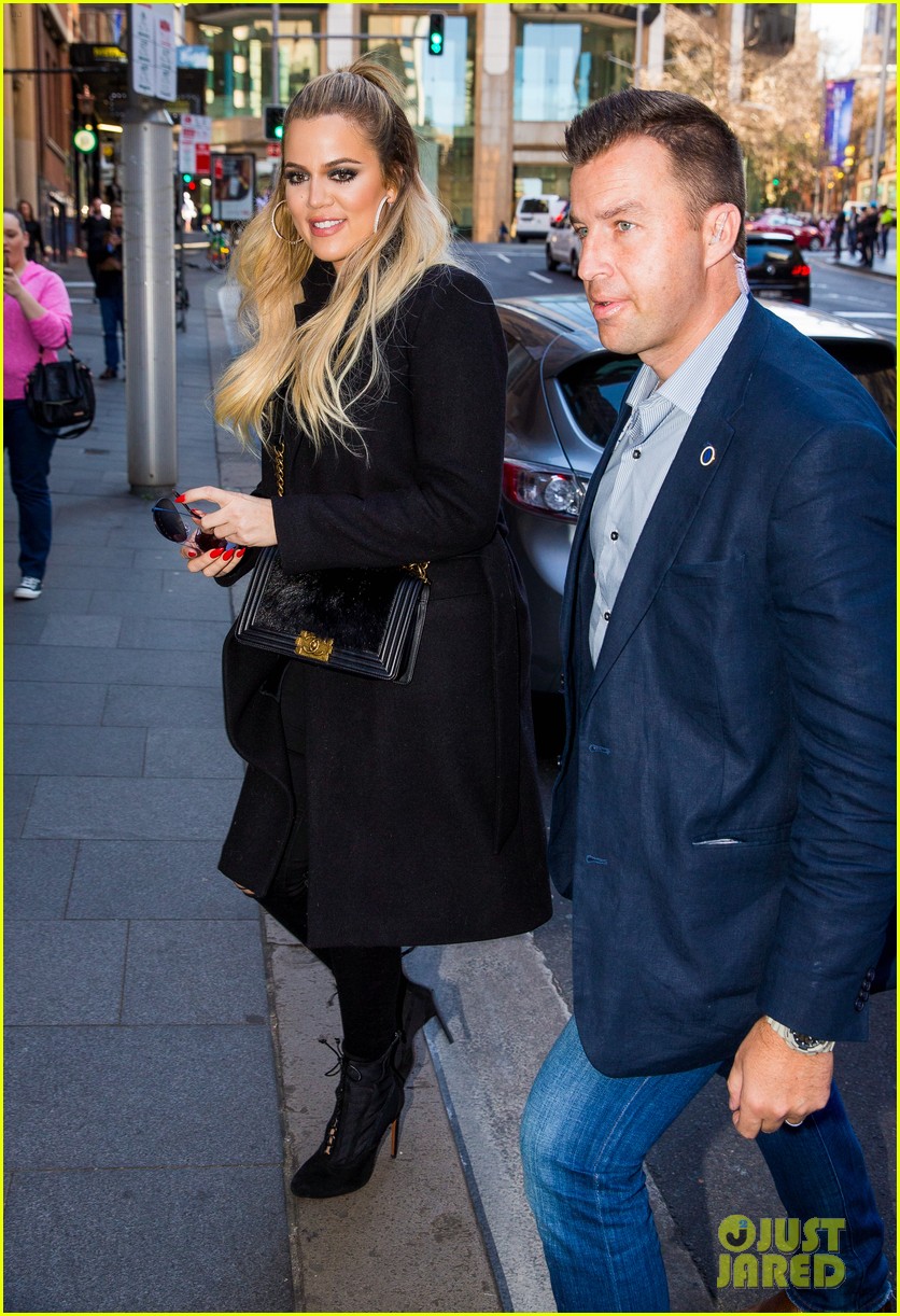 khloe kardashian reveals why her brother rob lives with her 01