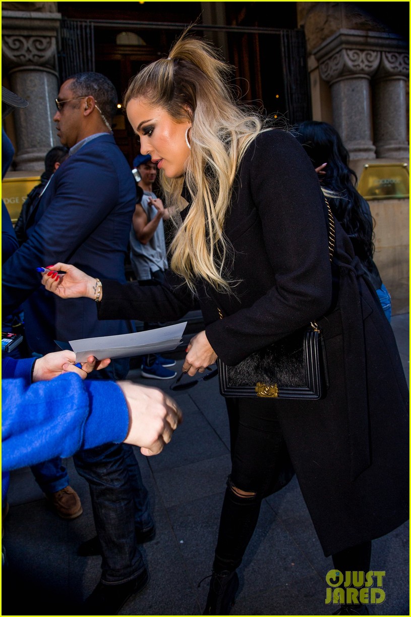 khloe kardashian reveals why her brother rob lives with her 01