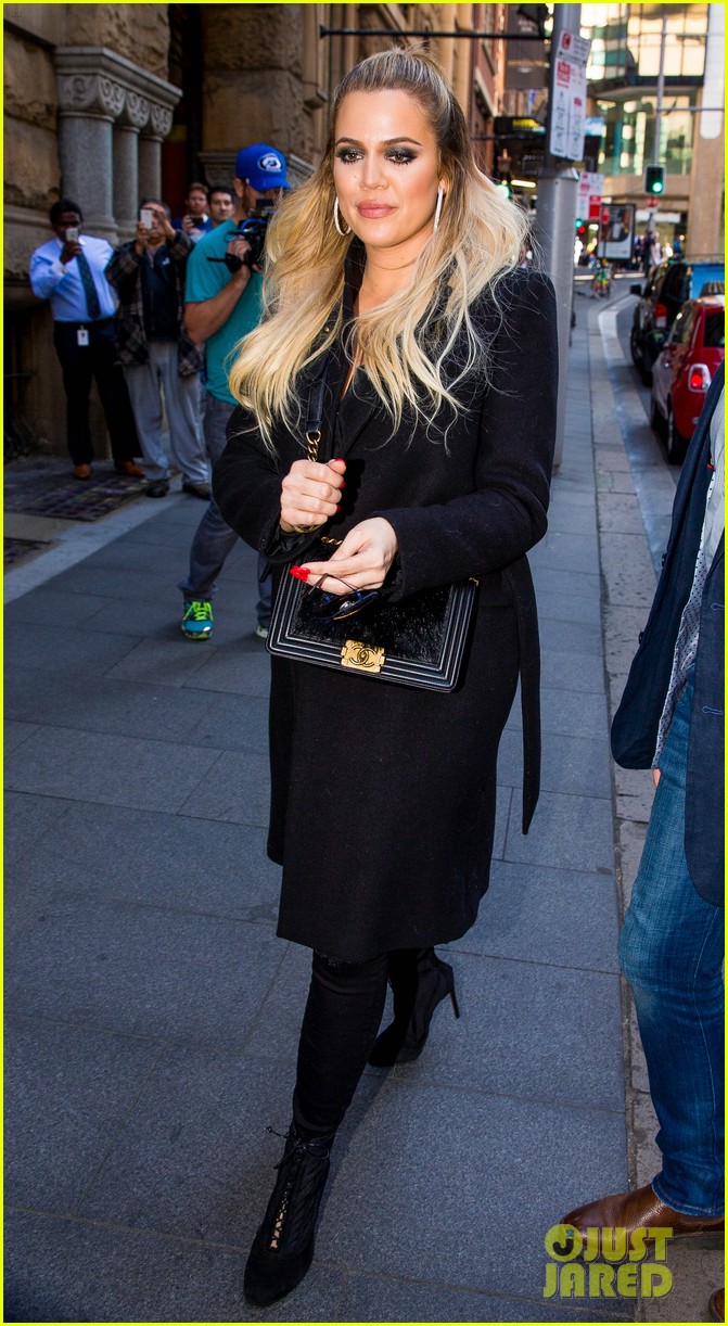 khloe kardashian reveals why her brother rob lives with her 01