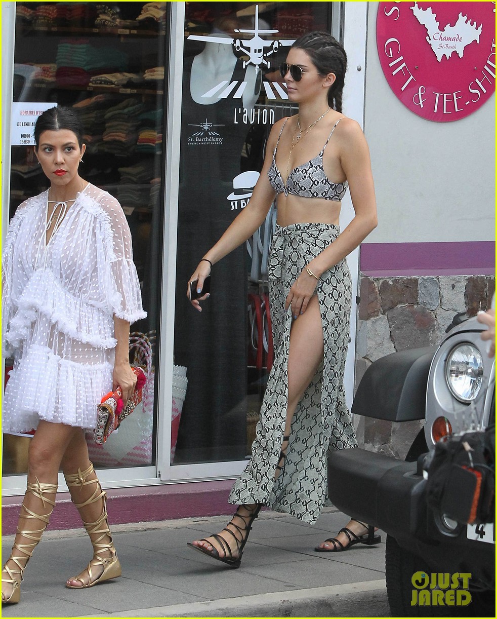 kardashians vacation in st barts together 01