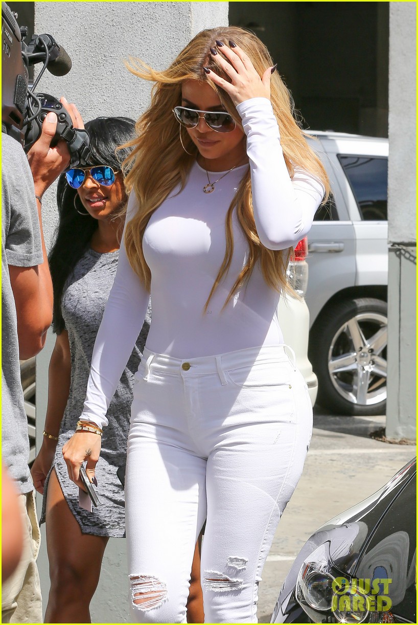 Khloe Kardashian Looks So Slim in New Waist Training Photo Photo