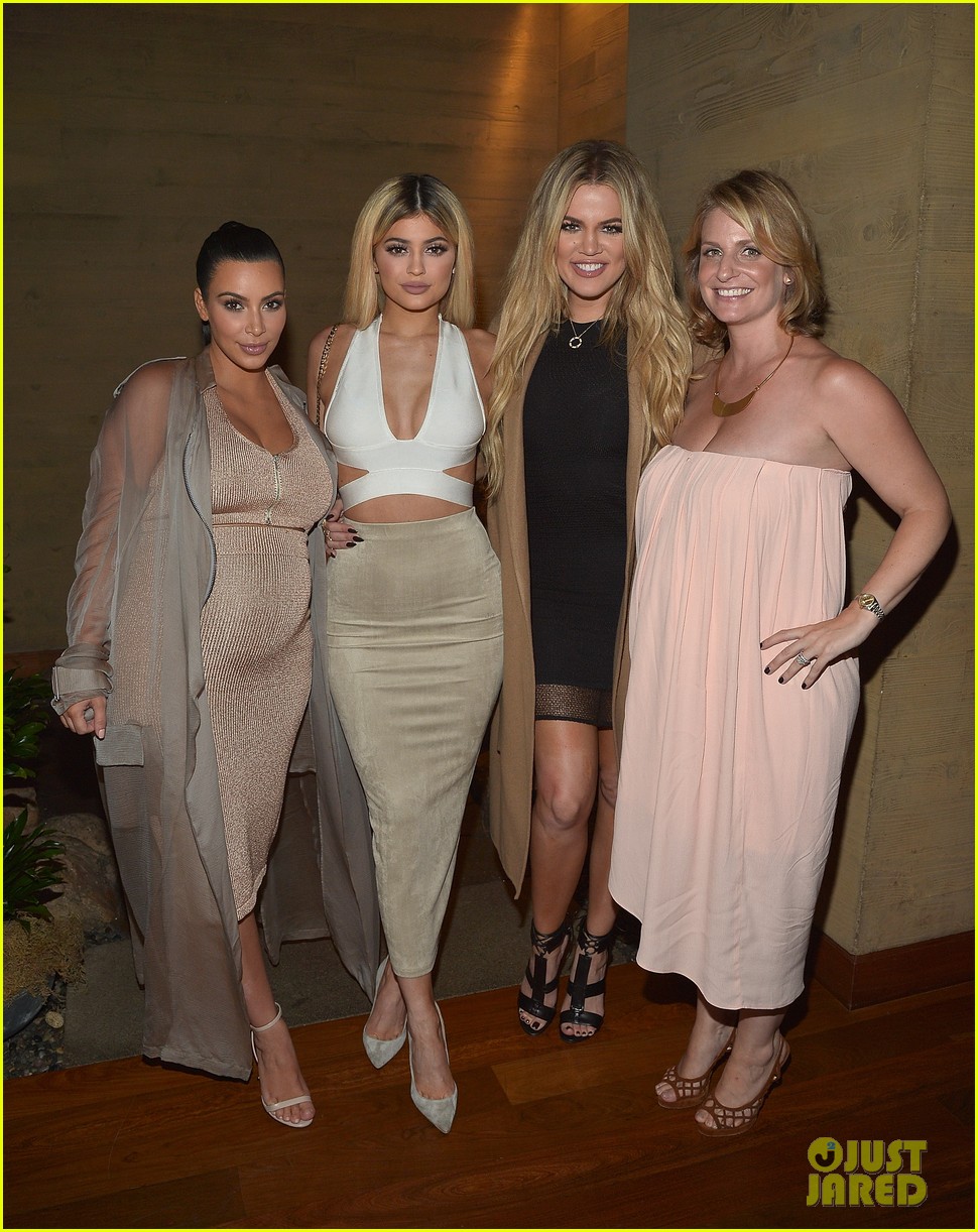 kim kardashian displays baby bump at her website launch 12
