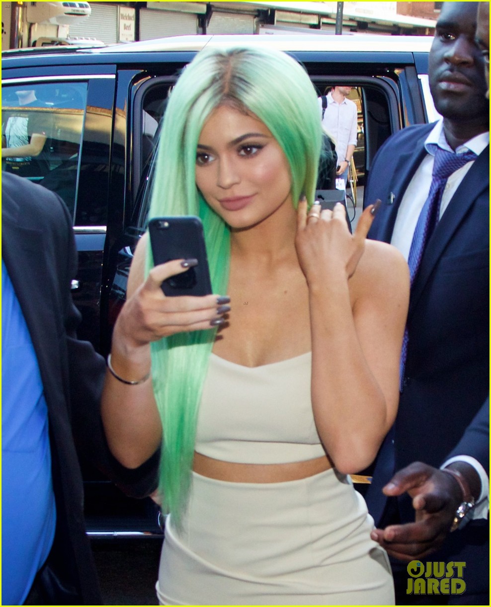 Kylie Jenner Shows Off New Green Hair Mom Kris Speaks Out About