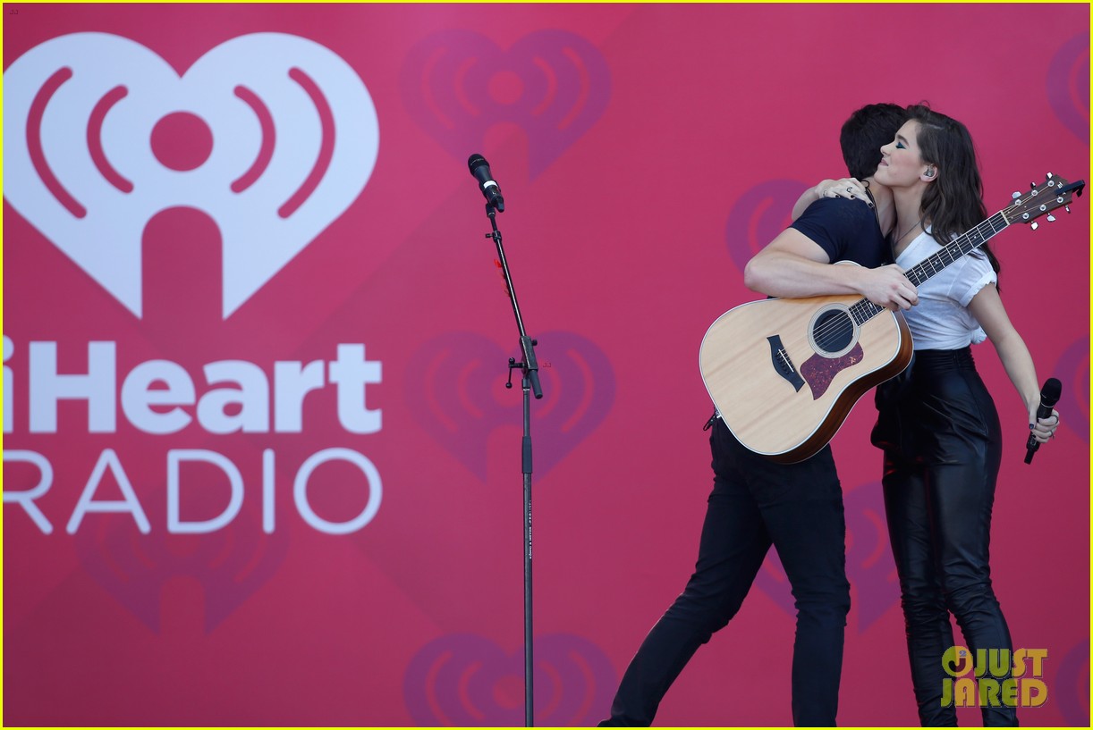 Hailee Steinfeld Shawn Mendes Team Up For Stitches Duet At Iheartradio Music Festival 2015 Video Photo 3466110 2015 Iheartradio Music Festival Echosmith George Ezra Hailee Steinfeld Hozier Jack Jack