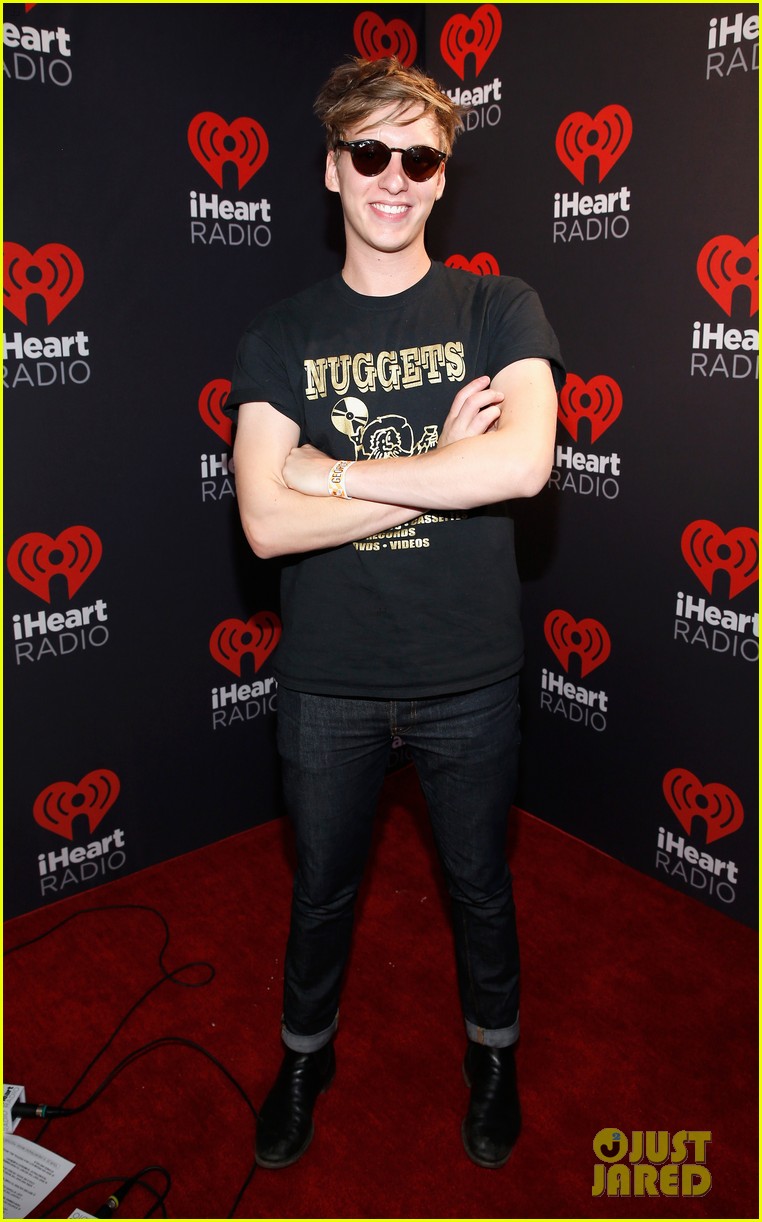 Hailee Steinfeld Shawn Mendes Team Up For Stitches Duet At Iheartradio Music Festival 2015 Video Photo 3466126 2015 Iheartradio Music Festival Echosmith George Ezra Hailee Steinfeld Hozier Jack Jack