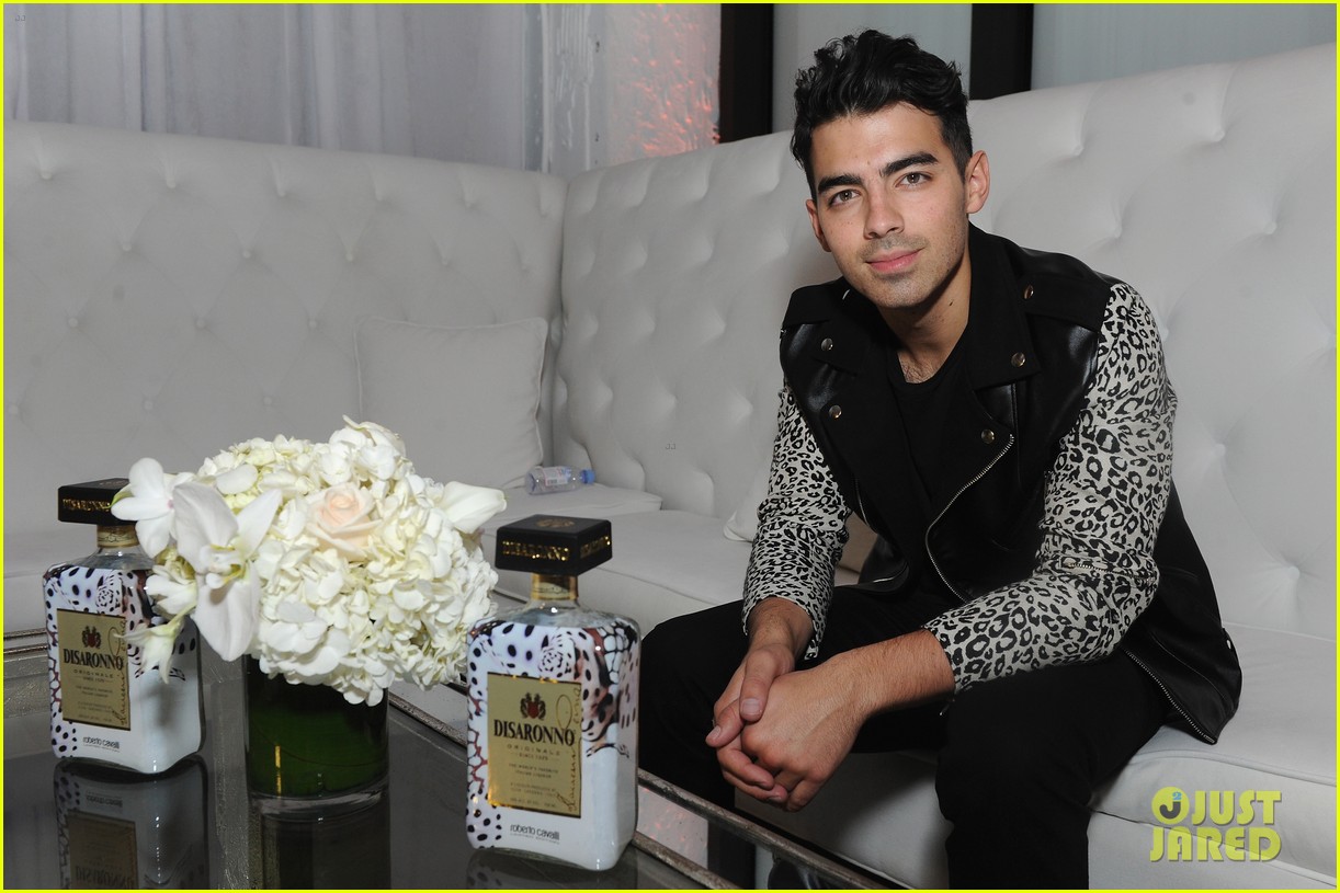 Joe Jonas Debuts DNCE's 'Cake By the Ocean' Video Directed by Gigi